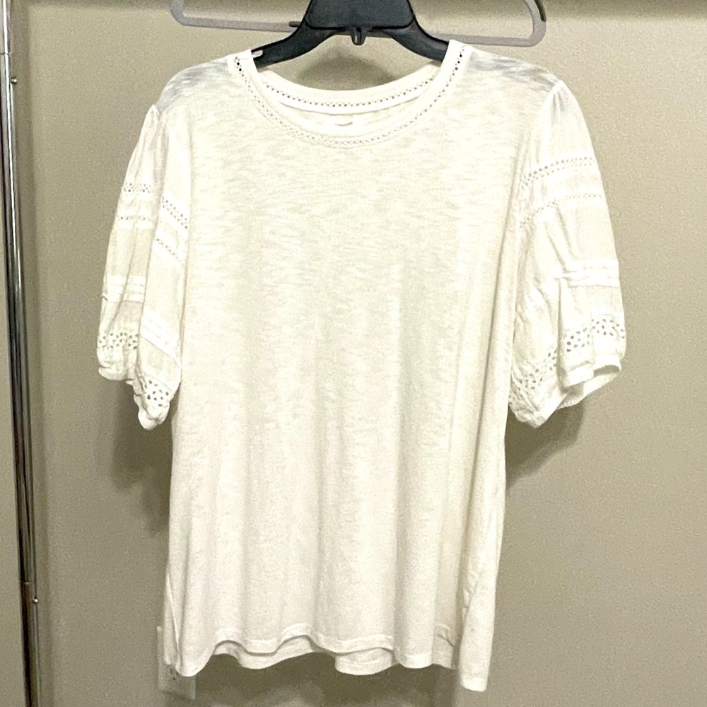 Maurice’s XXL t-shirt. White with eyelet shirt sleeves.